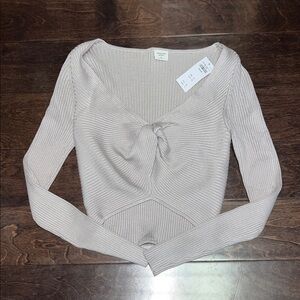 NWT gray  Ribbed Knit Twist-Front cropped Top sweater